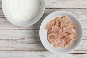 Preparazione Straccetti di pollo al radicchio e noci - Fase 1