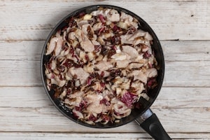 Preparazione Straccetti di pollo al radicchio e noci - Fase 3