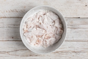 Preparazione Straccetti di pollo al radicchio e noci - Fase 2