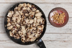 Preparazione Straccetti di pollo al radicchio e noci - Fase 4