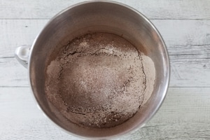 Preparazione Brownies cioccolato e yogurt alla fragola - Fase 3