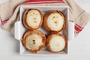 Preparazione Cipolle al forno con aceto balsamico - Fase 1