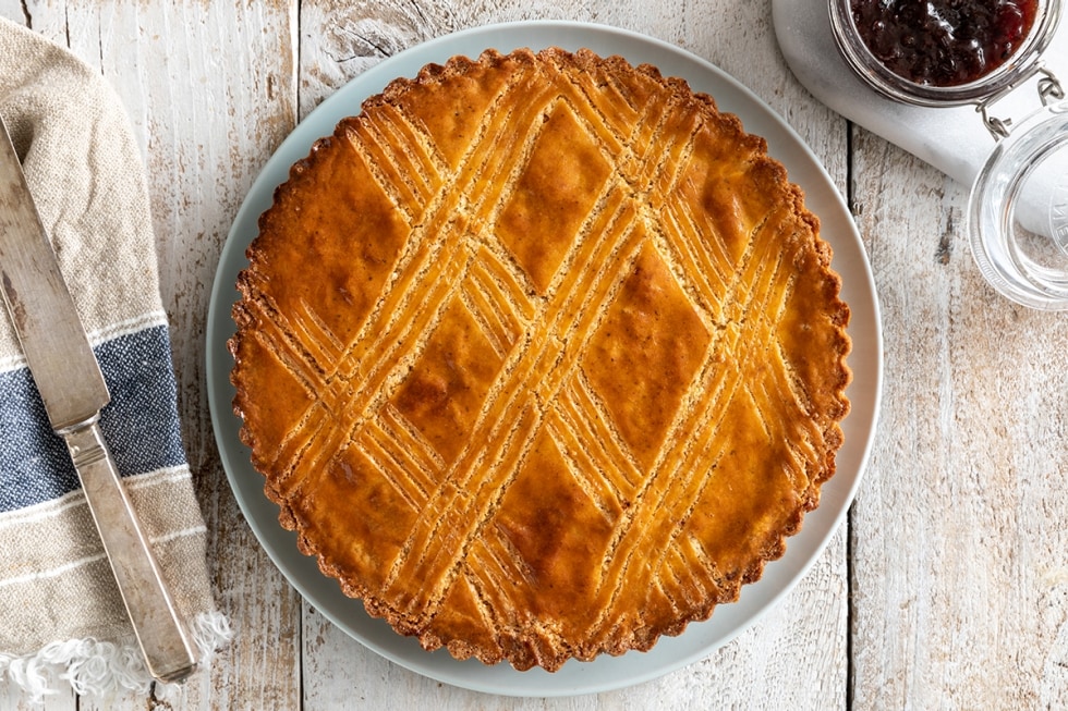 Crostata ripiena alla confettura di aronia, ribes nero e lampone ricetta