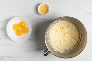 Preparazione Crostata ripiena alla confettura di aronia, ribes nero e lampone - Fase 1