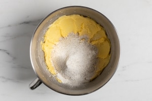 Preparazione Crostata ripiena alla confettura di aronia, ribes nero e lampone - Fase 1