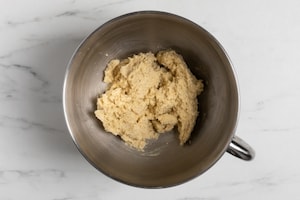 Preparazione Crostata ripiena alla confettura di aronia, ribes nero e lampone - Fase 2