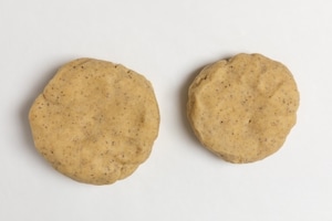 Preparazione Crostata ripiena alla confettura di aronia, ribes nero e lampone - Fase 2