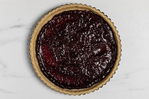 Preparazione Crostata ripiena alla confettura di aronia, ribes nero e lampone - Fase 3