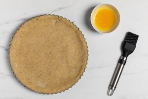 Preparazione Crostata ripiena alla confettura di aronia, ribes nero e lampone - Fase 3