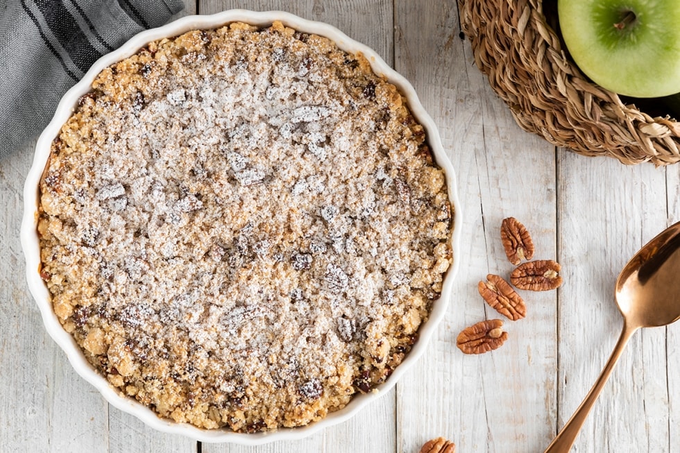 Crumble di mele, noci pecan e miele alla vaniglia ricetta