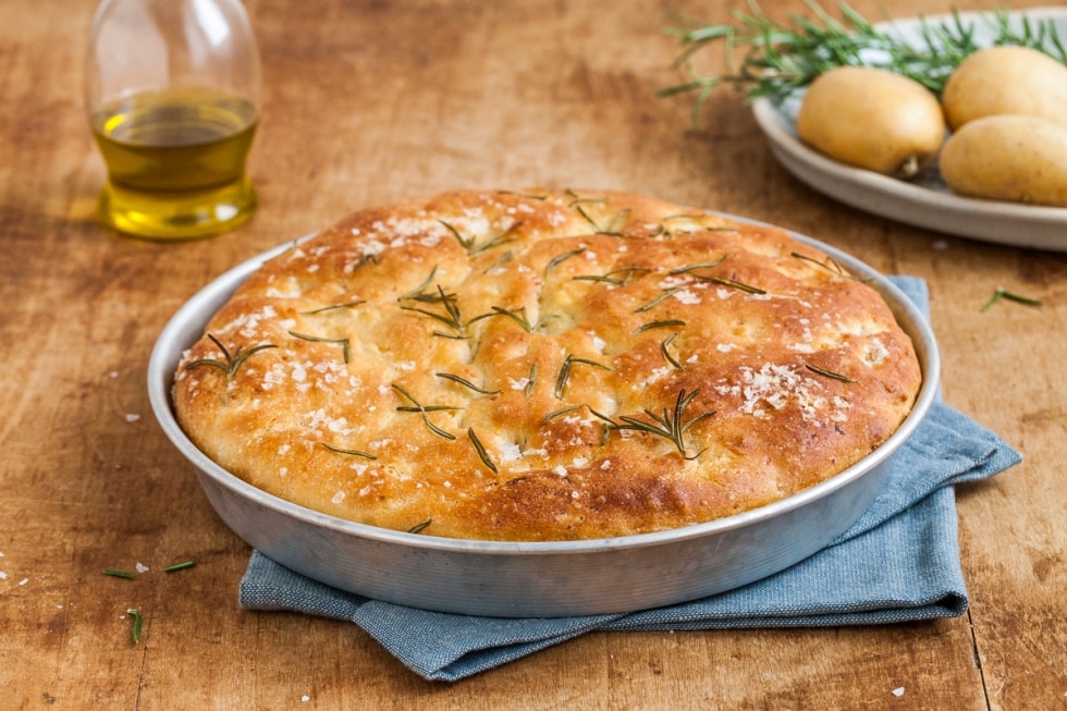 Focaccia di patate e rosmarino facilissima ricetta