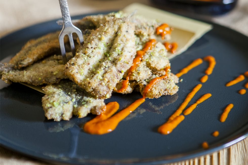 Fritto di sarde con panure al pistacchio e ketchup fatto in casa ricetta