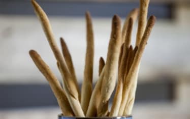 Grissini al mais stirati a mano