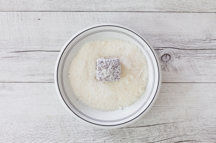 Preparazione Lamingtons - Fase 3 Preparazione Lamingtons - Fase 3