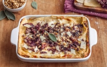 Lasagne rustiche al radicchio e salsiccia 