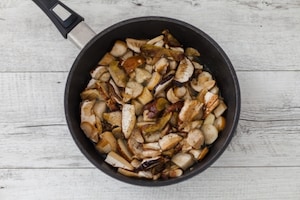 Preparazione Orzotto funghi, formaggio e zafferano  - Fase 1