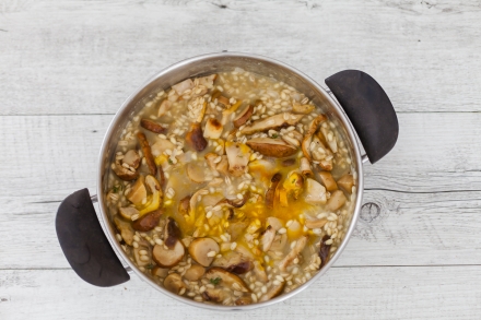 Preparazione Orzotto funghi, formaggio e zafferano  - Fase 3 Preparazione Orzotto funghi, formaggio e zafferano  - Fase 3