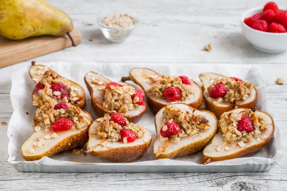 Pere al forno con crumble di avena  ricetta