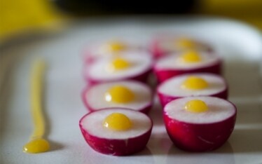 Pinzimonio di ravanelli e maionese di miele