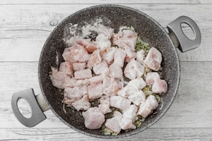 Preparazione Pollo cremoso alla curcuma e Skyr - Fase 2