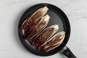 Preparazione Radicchio e scamorza in padella con aceto balsamico - Fase 2