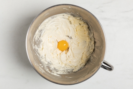 Preparazione Salame di cioccolato - Fase 2 Preparazione Salame di cioccolato - Fase 2