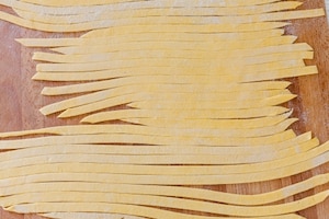 Preparazione Tagliatelle al prosciutto crudo - Fase 3