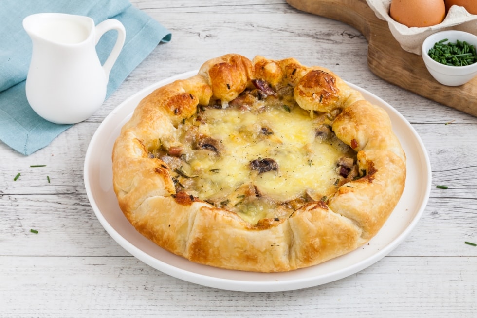 Torta salata funghi, speck e mozzarella  ricetta