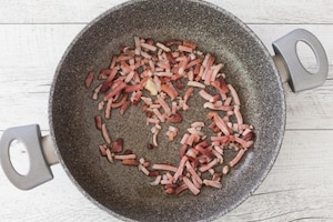 Preparazione Torta salata funghi, speck e mozzarella  - Fase 1