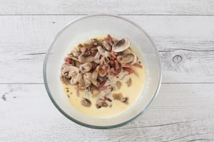 Preparazione Torta salata funghi, speck e mozzarella  - Fase 2