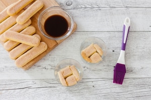 Preparazione Bicchierini golosi con yogurt al caffè - Fase 1