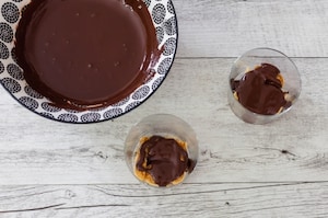 Preparazione Bicchierini golosi con yogurt al caffè - Fase 2