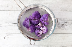 Preparazione Bowl con merluzzo, cavolo viola, bulgur, broccoli, olive taggiasche, carote e melagrana  - Fase 1