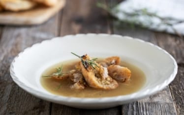 Brodo di funghi champignon