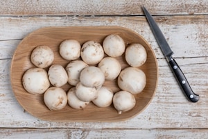 Preparazione Brodo di funghi champignon - Fase 1