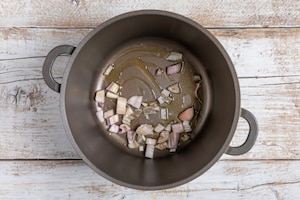 Preparazione Brodo di funghi champignon - Fase 1