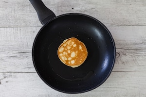 Preparazione Pancake con skyr alla fragola e cioccolato  - Fase 3