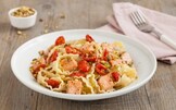 Reginette con salmone, pomodori secchi e pistacchi 