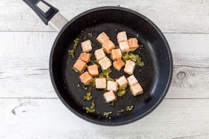 Preparazione Reginette con salmone, pomodori secchi e pistacchi  - Fase 1