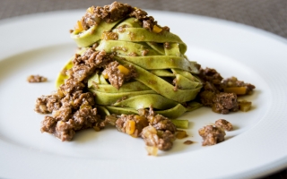 Tagliatelle verdi di segale e zucchine con ragù di reale