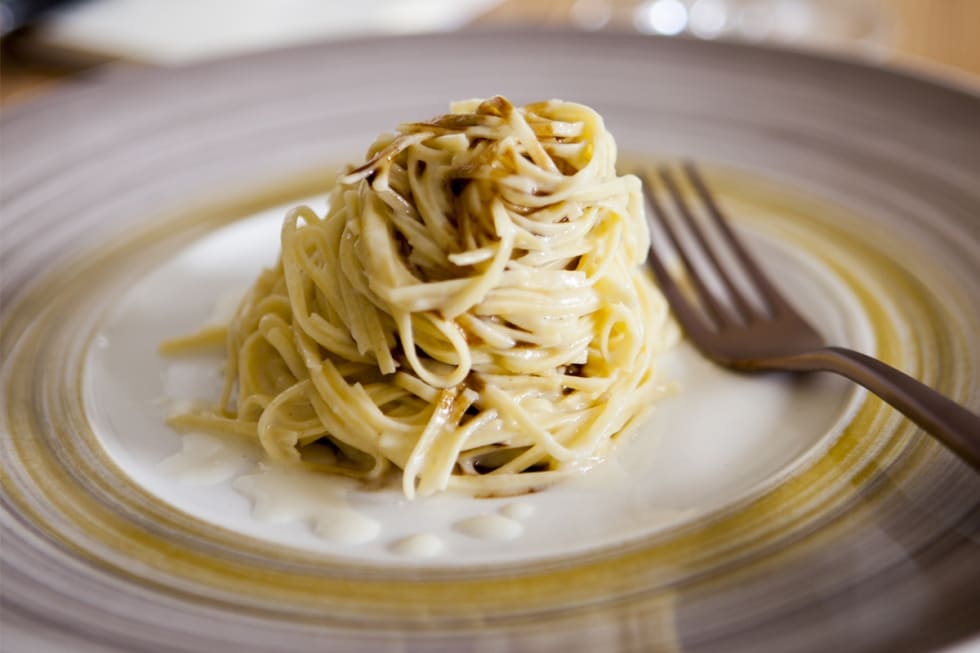 Tagliolini di mais all'Alfredo con aceto balsamico ricetta