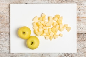 Preparazione Torta di mele senza uova - Fase 1
