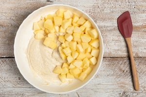 Preparazione Torta di mele senza uova - Fase 2