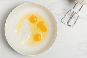 Preparazione Torta senza burro allo yogurt - Fase 1