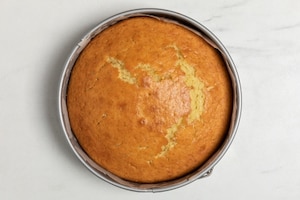 Preparazione Torta senza burro allo yogurt - Fase 3