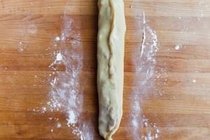 Preparazione Treccia di brioche salata farcita di salame, formaggio e noci  - Fase 3