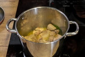 Preparazione Cannelloni di crêpes con ricotta e spinaci al sugo di carne di nonna Melina - Fase 1