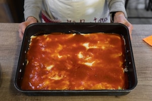 Preparazione Cannelloni di crêpes con ricotta e spinaci al sugo di carne di nonna Melina - Fase 6