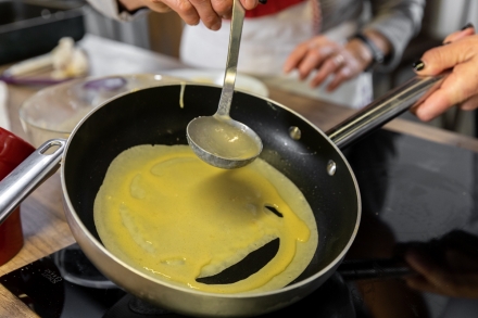 Preparazione Cannelloni di crêpes con ricotta e spinaci al sugo di carne di nonna Melina - Fase 3 Preparazione Cannelloni di crêpes con ricotta e spinaci al sugo di carne di nonna Melina - Fase 3