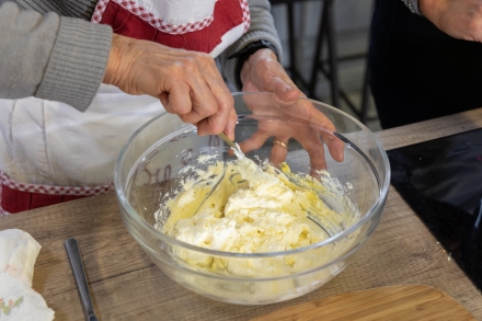 Preparazione Cannelloni di crêpes con ricotta e spinaci al sugo di carne di nonna Melina - Fase 4 Preparazione Cannelloni di crêpes con ricotta e spinaci al sugo di carne di nonna Melina - Fase 4